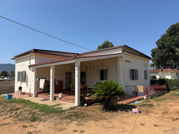 casa indipendente in vendita a Sabaudia