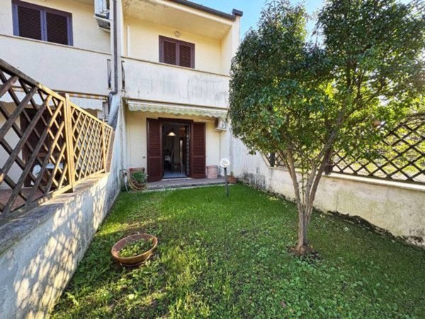 casa indipendente in vendita a Sabaudia in zona Sacramento