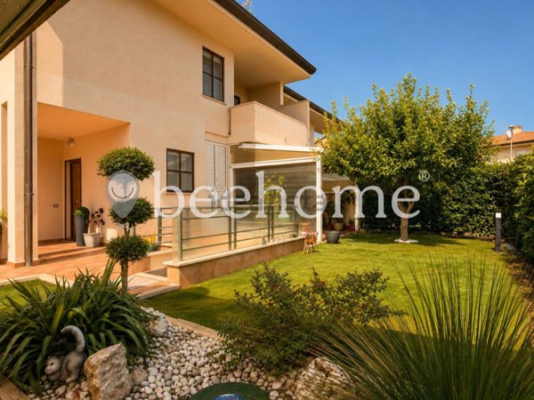 casa indipendente in vendita a Sabaudia