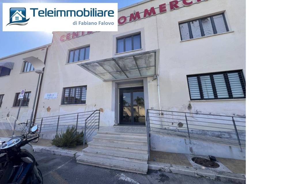 locale commerciale in vendita a Sabaudia in zona Borgo Vodice