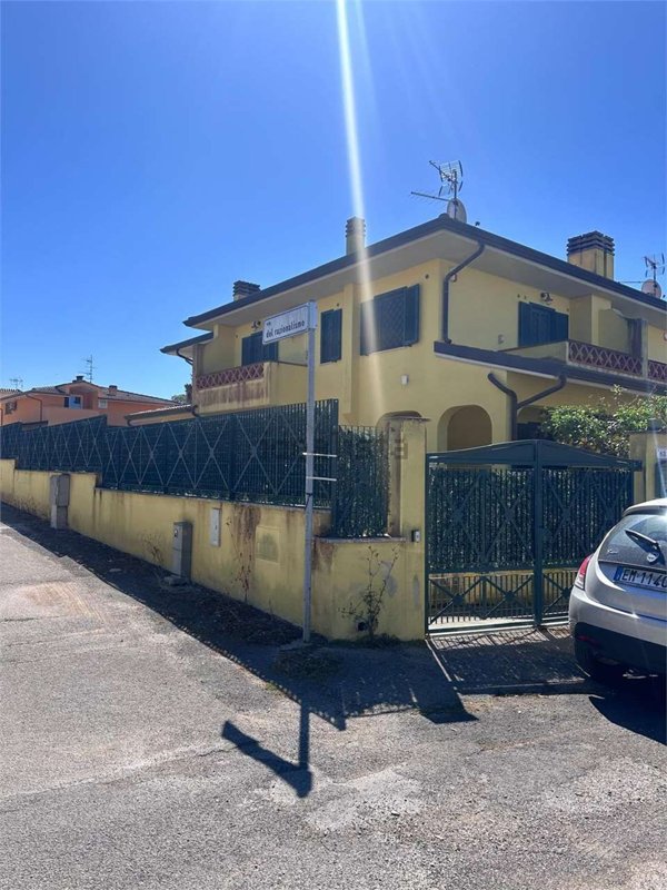 casa indipendente in vendita a Sabaudia