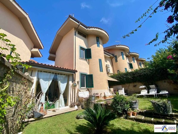 casa indipendente in vendita a Sabaudia in zona Bella Farnia