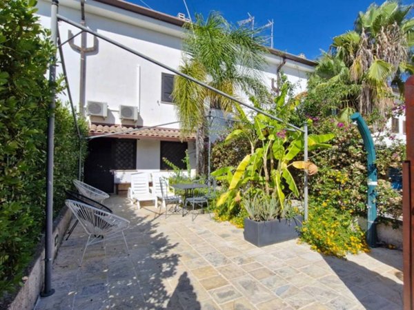 casa indipendente in vendita a Sabaudia in zona Bella Farnia