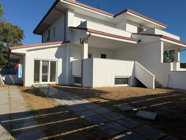 casa indipendente in vendita a Sabaudia in zona Baia d'Argento