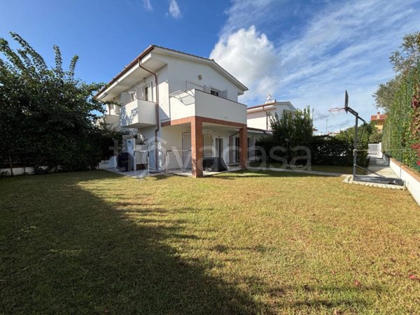casa indipendente in vendita a Sabaudia in zona Baia d'Argento