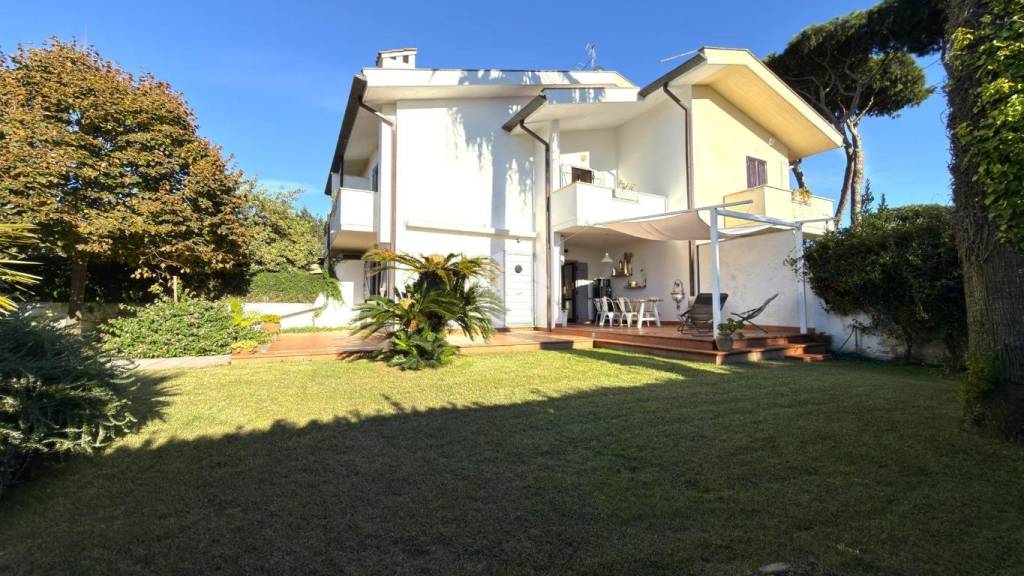 casa indipendente in vendita a Sabaudia