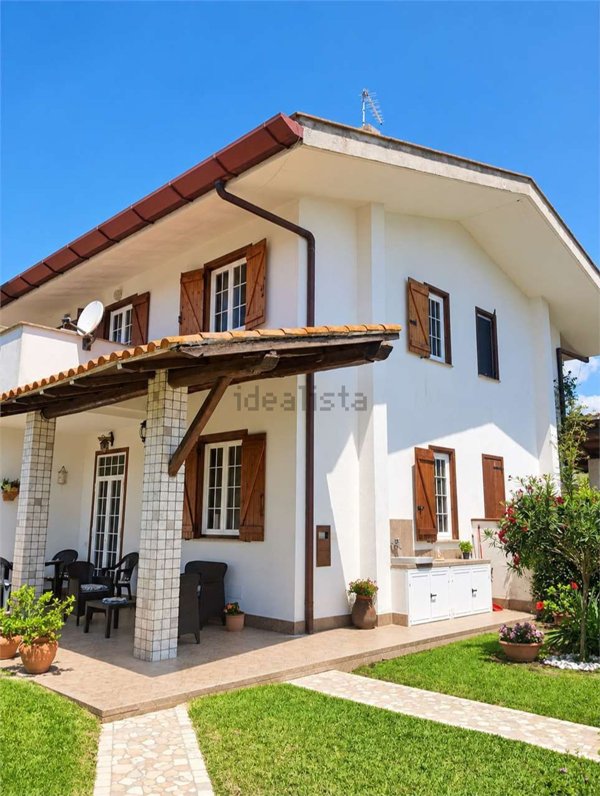 casa indipendente in vendita a Sabaudia in zona Bella Farnia