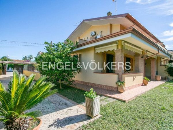casa indipendente in vendita a Sabaudia in zona Bella Farnia