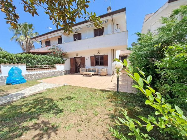 casa indipendente in vendita a Sabaudia in zona Bella Farnia