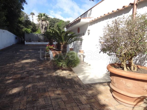 casa indipendente in vendita a Sabaudia in zona Baia d'Argento