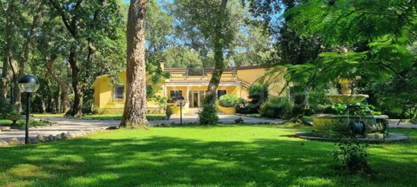 casa indipendente in vendita a Sabaudia in zona Baia d'Argento