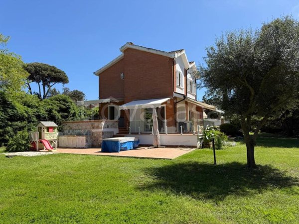 casa indipendente in vendita a Sabaudia in zona Baia d'Argento