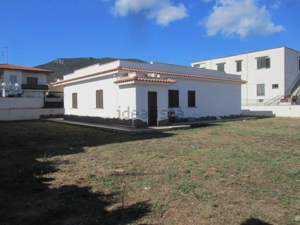 locale commerciale in vendita a San Felice Circeo