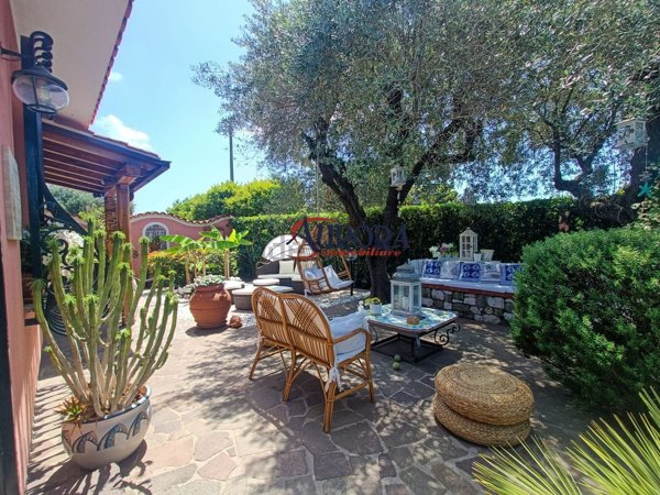 casa indipendente in vendita a San Felice Circeo in zona Torre Olevola
