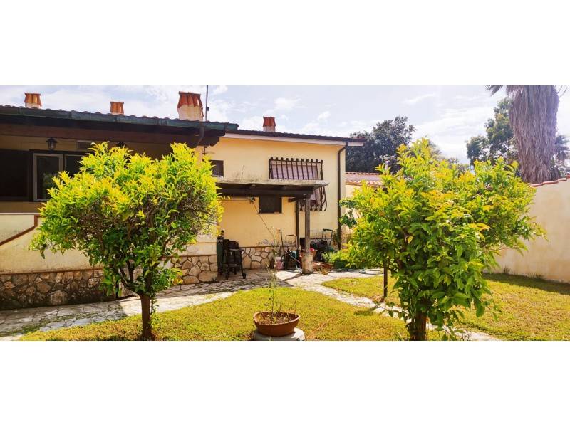 casa indipendente in vendita a San Felice Circeo in zona Campo La Mola