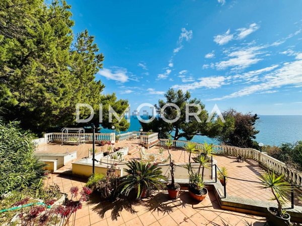 casa indipendente in vendita a San Felice Circeo in zona Punta Rossa