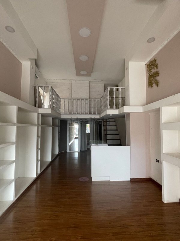 locale commerciale in vendita a San Felice Circeo