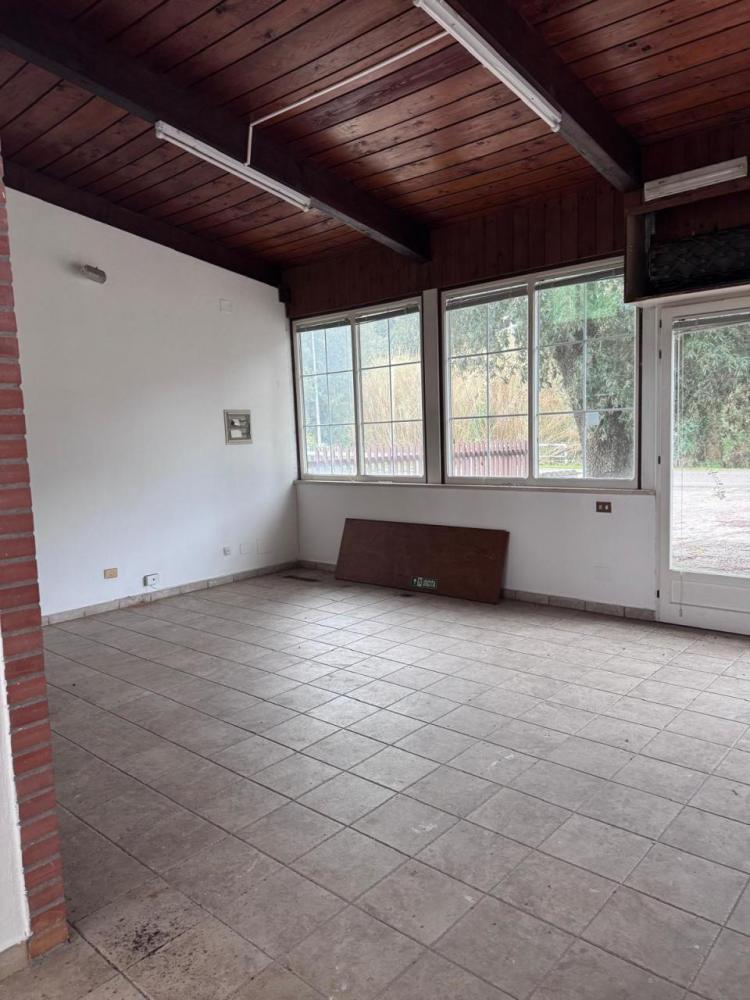 locale commerciale in vendita a San Felice Circeo