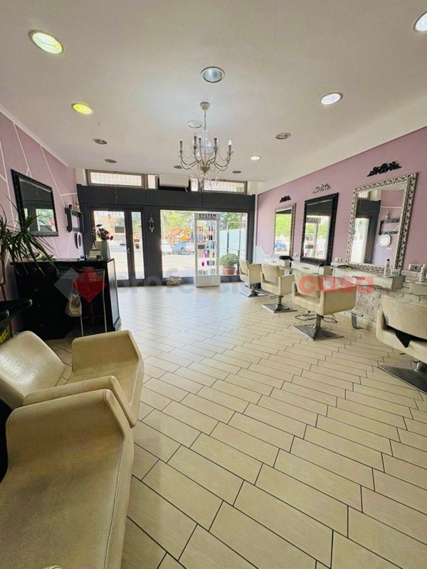 locale commerciale in vendita a San Felice Circeo