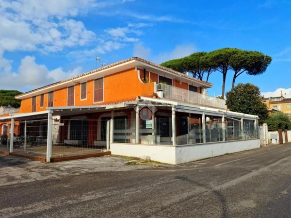 locale commerciale in vendita a San Felice Circeo