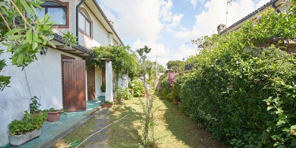 casa indipendente in vendita a San Felice Circeo in zona Torre Olevola