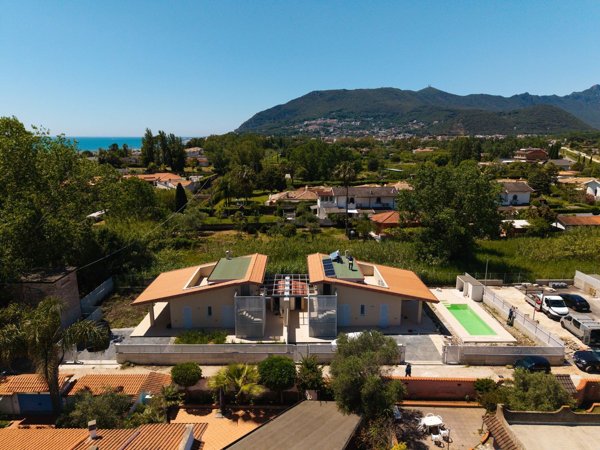 casa indipendente in vendita a San Felice Circeo in zona Torre Olevola