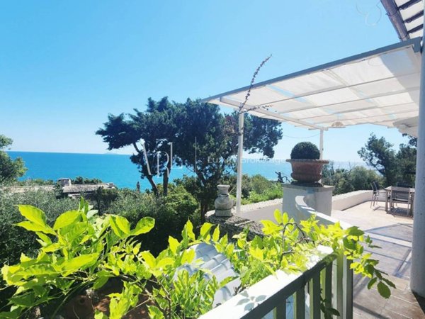 casa indipendente in vendita a San Felice Circeo in zona Punta Rossa