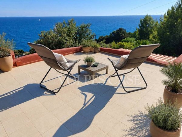 casa indipendente in vendita a San Felice Circeo in zona Punta Rossa