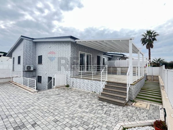 casa indipendente in vendita a San Felice Circeo in zona Torre Olevola