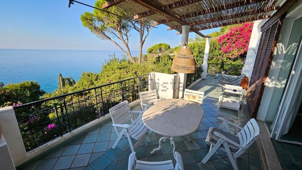 casa indipendente in vendita a San Felice Circeo in zona Punta Rossa