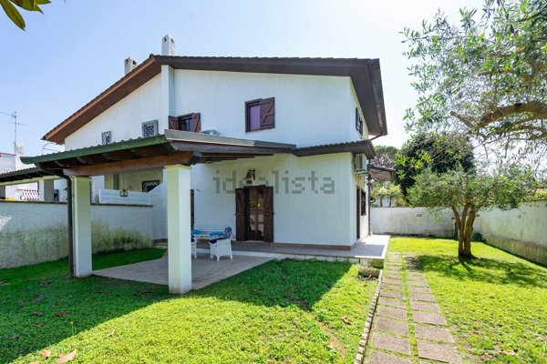 casa indipendente in vendita a San Felice Circeo in zona Torre Olevola