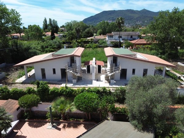 casa indipendente in vendita a San Felice Circeo in zona Torre Olevola