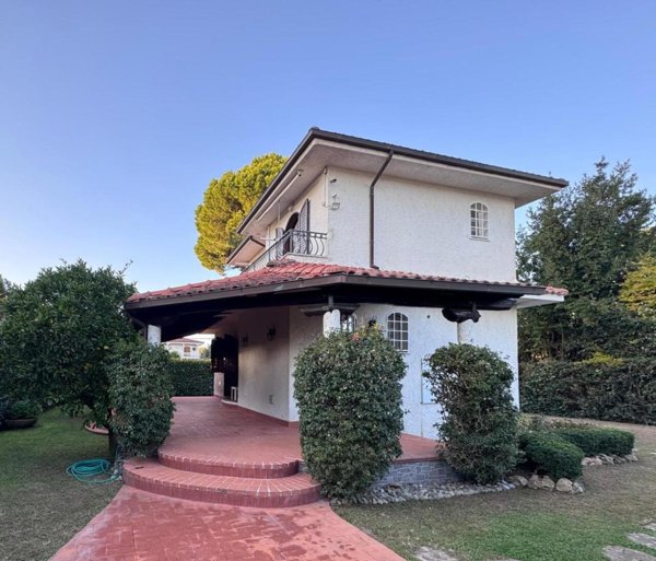 casa indipendente in vendita a San Felice Circeo in zona Torre Olevola