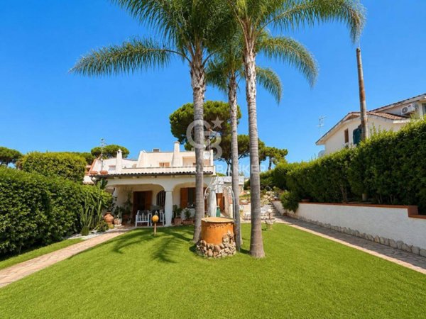 casa indipendente in vendita a San Felice Circeo in zona Torre Olevola