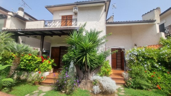 casa indipendente in vendita a San Felice Circeo in zona Torre Olevola