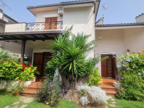 casa indipendente in vendita a San Felice Circeo in zona Torre Olevola