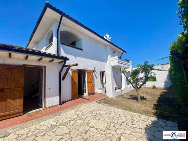 casa indipendente in vendita a San Felice Circeo in zona Torre Olevola