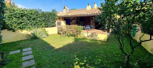 casa indipendente in vendita a San Felice Circeo in zona Torre Olevola