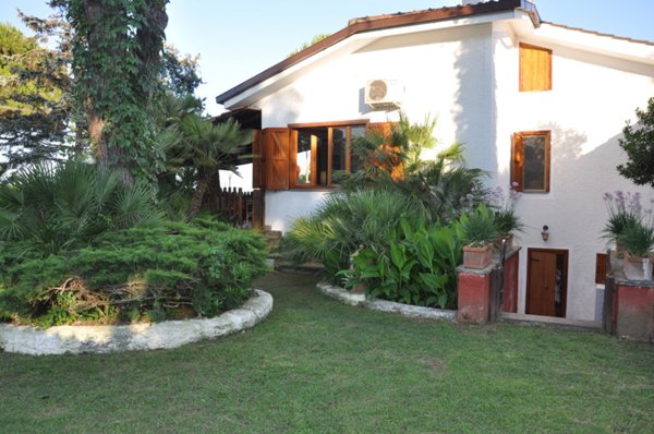 casa indipendente in vendita a San Felice Circeo in zona Torre Olevola