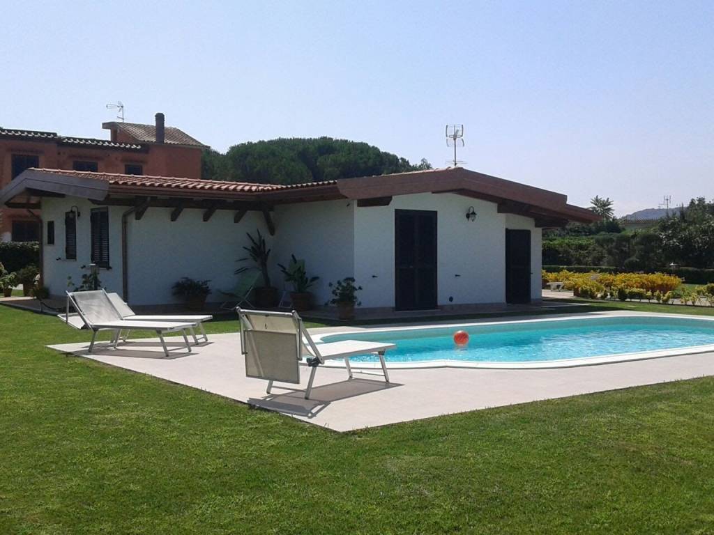 casa indipendente in vendita a San Felice Circeo in zona Torre Olevola
