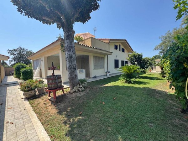 casa indipendente in vendita a San Felice Circeo in zona Torre Olevola