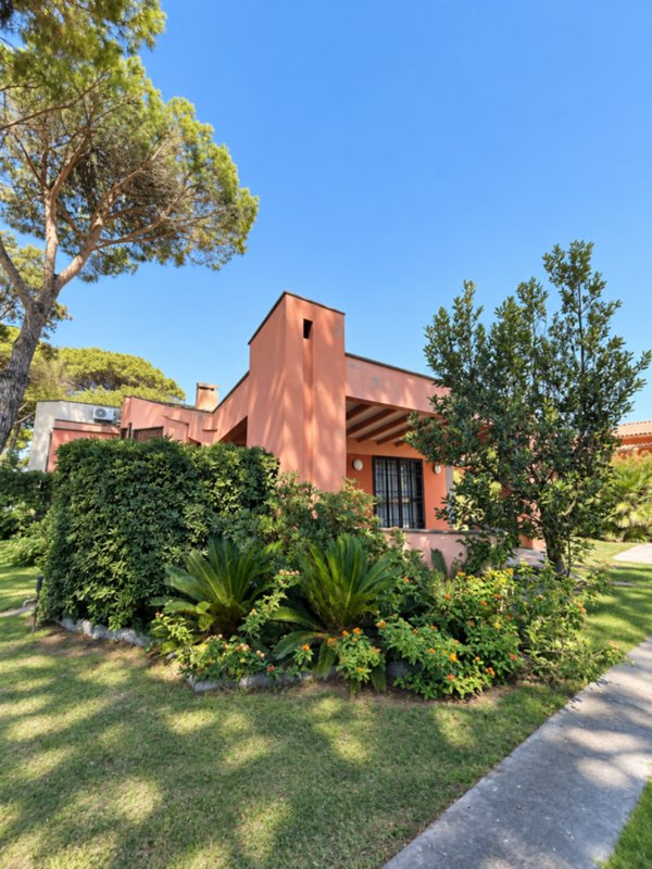 intera palazzina in vendita a San Felice Circeo in zona Torre Olevola