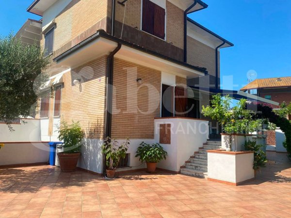 casa indipendente in vendita a San Felice Circeo in zona Torre Olevola