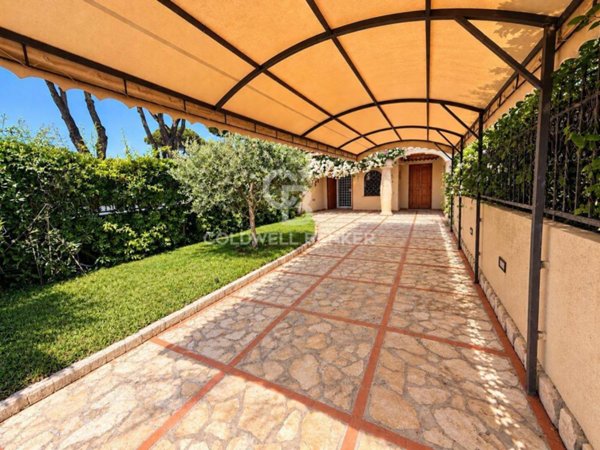 casa indipendente in vendita a San Felice Circeo in zona Torre Olevola