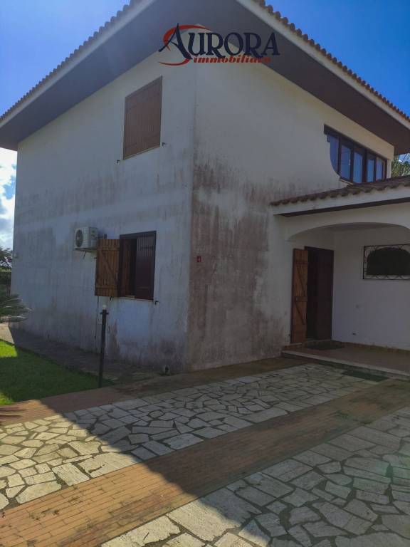 casa indipendente in vendita a San Felice Circeo in zona Torre Olevola