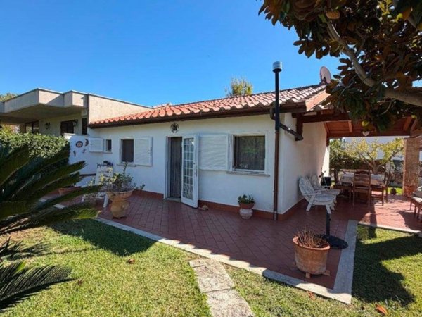 casa indipendente in vendita a San Felice Circeo in zona Torre Olevola