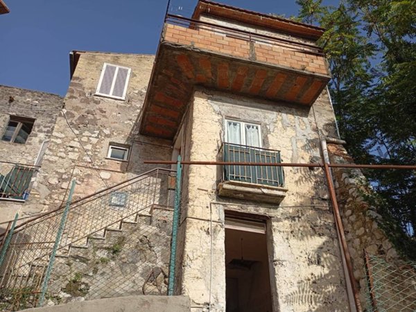 casa indipendente in vendita a Santi Cosma e Damiano