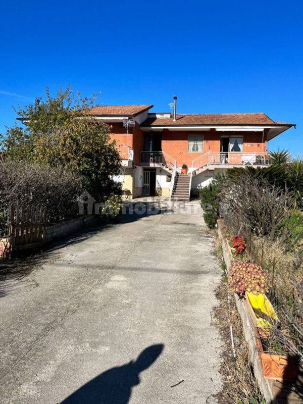 casa indipendente in vendita a Santi Cosma e Damiano