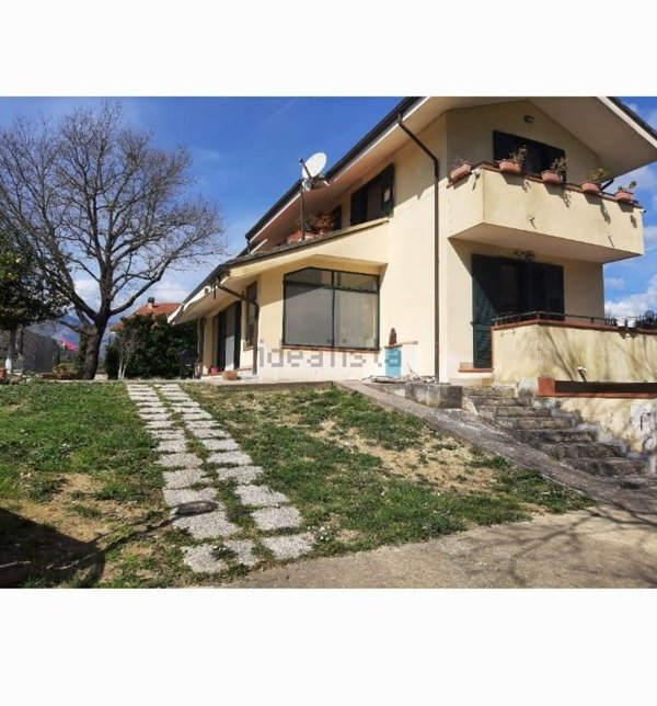 casa indipendente in vendita a Santi Cosma e Damiano