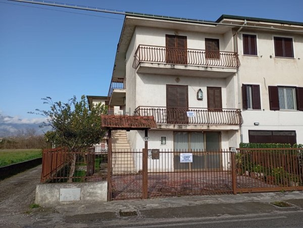 casa indipendente in vendita a Santi Cosma e Damiano
